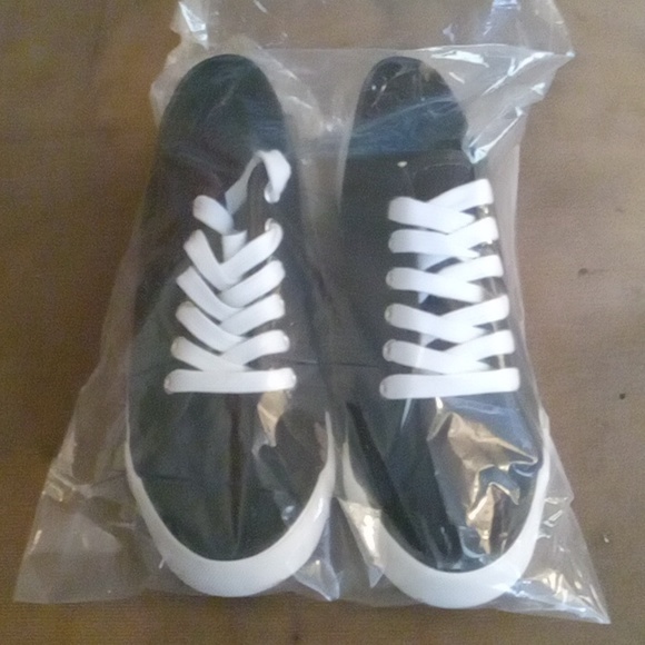 BRAND NEW JUSTFAB Sylish Comfy Sneakers - Picture 6 of 6